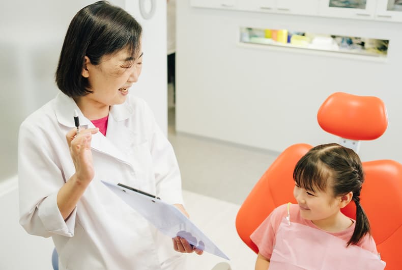小児歯科医によるお子さんの発育に合わせた治療
